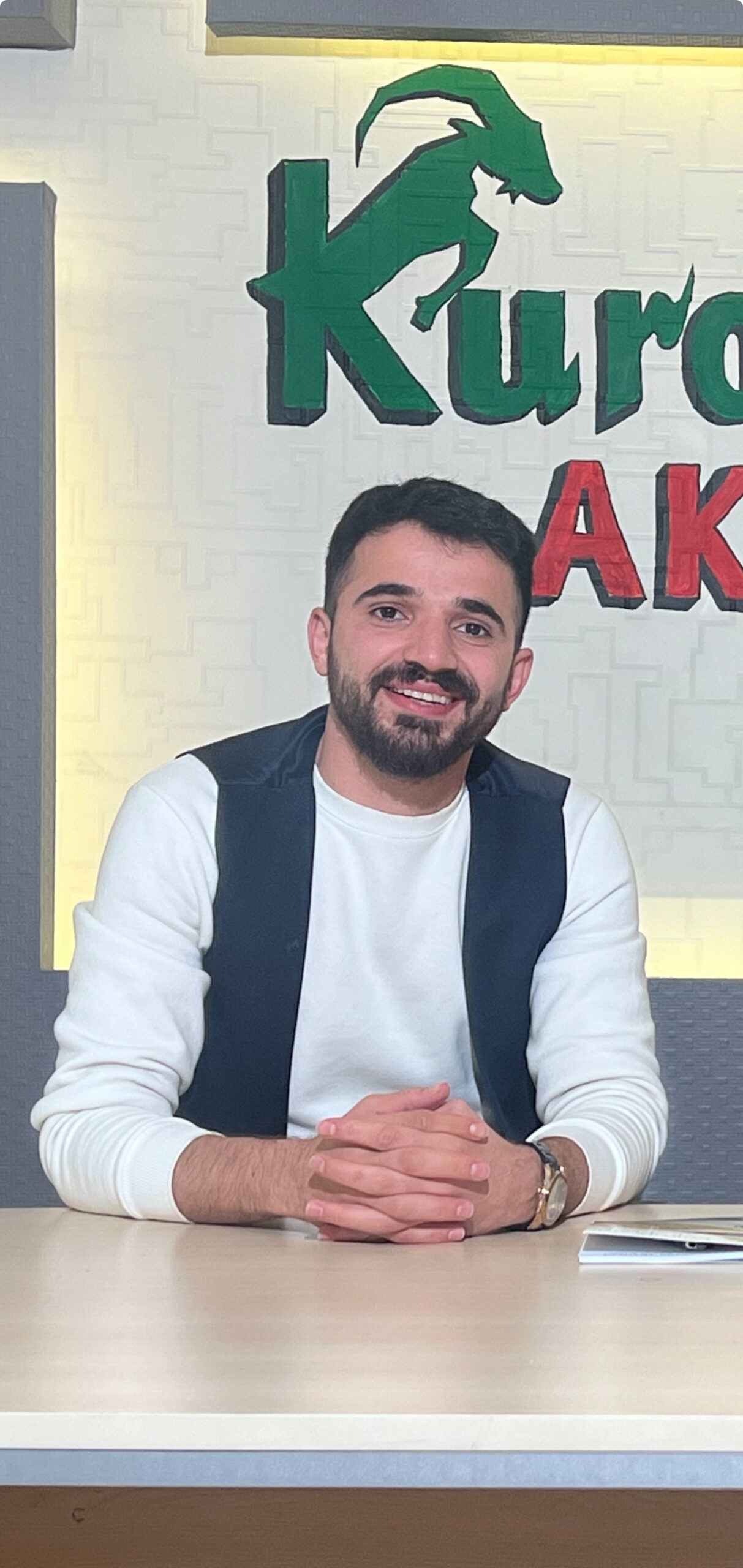 Yusuf Demircan - Mardin Artuklu Üniversitesi'nde yüksek lisans yapmaktadır. Kurmancî dersleri vermektedir.