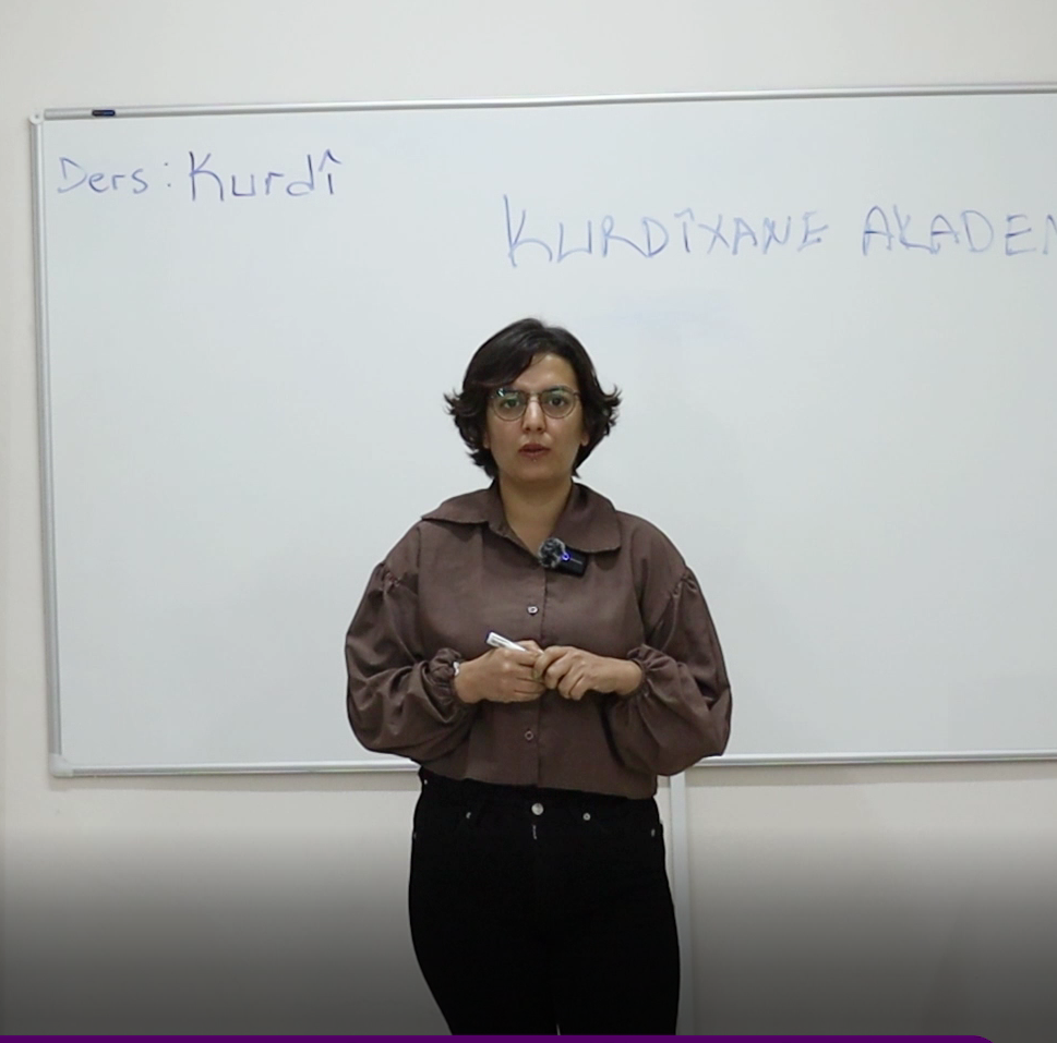 Fatma - Van Yüzüncü Yıl Üniversitesi'nde yüksek lisansını tamamlamıştır. Kurmancî dersi vermektedir.