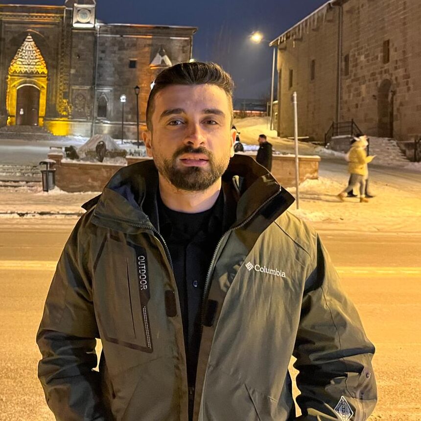 Abdulmelik Balamur - Mardin Artuklu Üniversitesi Kürt Dili ve Edebiyatı mezunu.